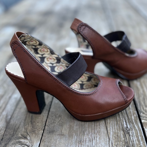 American Eagle Outfitters Shoes - Vintage 90's Platform Heels - Really Cool